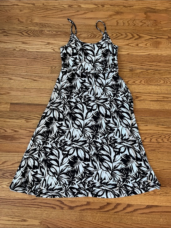 LOFT Dresses & Skirts - LOFT Black White Tropical Print Dress Medium Sleeveless Fit Flare